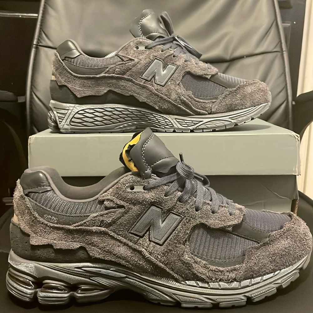 New Balance 2002R Protection Pack Phantom Black Sneaker.